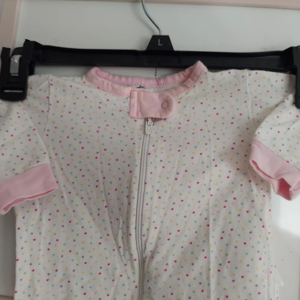🎁 10/$25 - footed polka dot sleeper by Gerber, 0-3 months